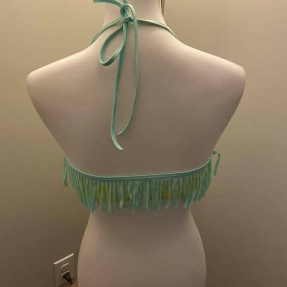 Super cute Victoria secret swim top - Picture 2 of 3